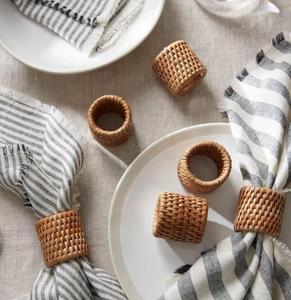 Nouveau design tendance : Anneau de serviette en rotin de qualité supérieure, parfait pour les tables de dîner formelles, offrant un charme rustique tissé à la main. - Product Image 5