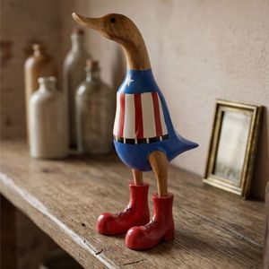 Figura Decorativa de Pato de Madera Patriótica, Tallada a Mano con Diseño de Bandera Americana y Botas Rojas, Decoración para el Hogar - Product Image 4