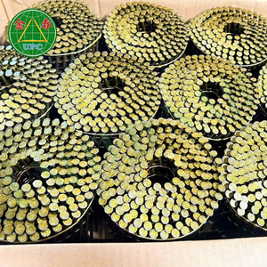 Clavos en espiral de 1-1/4 pulgadas con vástago liso y cabeza a cuadros de larga duración, diseñados para pistolas de clavos con todos los tamaños, ideales para la fabricación de palets. - Product Image 1