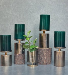Support de bougie cylindrique en laiton avec abat-jour en verre vert, décoration d'intérieur, design durable, porte-bougie - Product Image 1