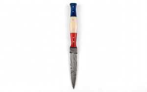 Cuchillo de Camping Hecho a Mano con Acero de Damasco, Mango de Resina Rojo, Blanco y Azul, Hoja Fija - Product Image 1