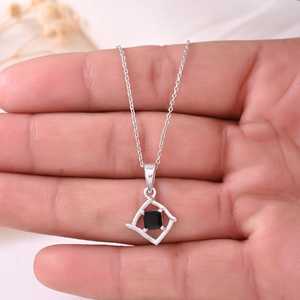 Pendentif carré en onyx noir taille princesse, en argent sterling, bijou minimaliste avec pierre précieuse, cadeau pour femme - Product Image 3