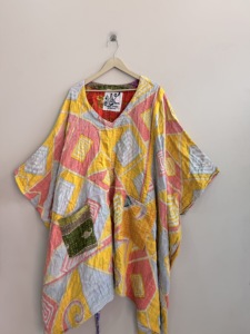 Lot assorti de kaftans vintage Kantha à coupe asymétrique en tissu recyclé - Product Image 4