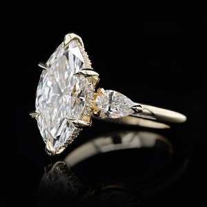 Anillo de Moissanita en Forma de Pera de 5 Quilates con Tres Piedras, Plata de Ley 925, Anillo de Compromiso Único y de Lujo para Mujer, Directo de Fábrica - Product Image 5