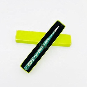 Pince à épiler pour extensions de cils en acier inoxydable à pointe argentée, poignée plate, point d'isolation à 45 degrés / Couleur pailletée verte / Emballage en boîte cartonnée - Product Image 4
