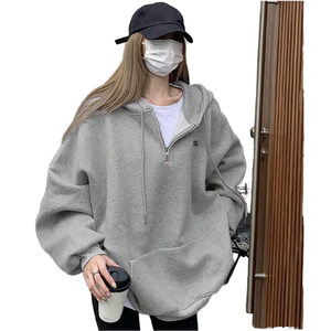 เสื้อฮู้ดโอเวอร์ไซส์ผู้หญิง สีพื้น แขนยาว ผ้าถัก คอตตอน ระบายอากาศได้ดี สไตล์ลำลองสำหรับฤดูใบไม้ร่วง มีโลโก้ด้านหน้า - Product Image 1