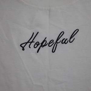 เสื้อยืดคอตตอนเนื้อหนาคุณภาพดี ราคาประหยัด สั่งทำได้ คอกลม แขนสั้น สัมผัสนุ่ม ทนทาน ทรงคลาสสิก ผลิตในเวียดนาม - Product Image 6