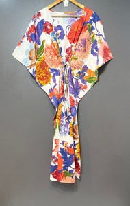 ชุดคลุมยาวลายสัตว์ คอวี ทรงปล่อยชายระบาย ผ้าฝ้ายอินเดียเนื้อนุ่ม แต่งลูกไม้ เหมาะสำหรับใส่ไปทะเล ของขวัญเพื่อนเจ้าสาว สำหรับผู้หญิง - Product Image 5