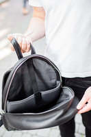Mochila para Portátil de Cuero Genuino Negro, Unisex, Geométrica, de Gran Capacidad, Estilo Vintage, Hecha a Mano, con Cierre Metálico Arqueado