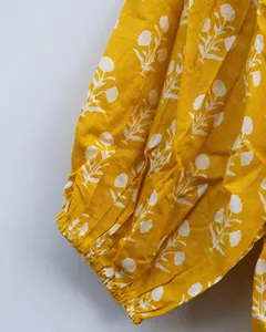 Vestido Mini Casual de Verano con Estampado Floral Amarillo Bohemio, Mangas Abullonadas de Algodón, Corte Holgado y Detalle de Lazo en el Cuello - Product Image 5