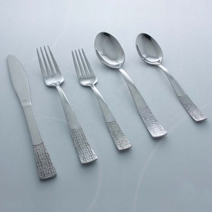 Ensemble de couverts en argent nickelé avec longue poignée de designer fait à la main populaire couteau occidental fourchette cuillère ensemble - Product Image 2