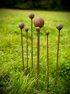 Sculpture de boule en métal rustique faite à la main pour jardin, décoration extérieure pour pelouse, art décoratif en fer pour l'aménagement paysager - Product Image 2