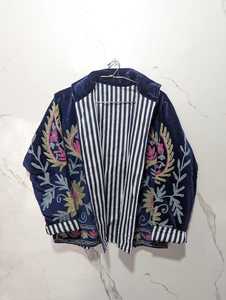 Veste en velours noir à broderie florale inspirée du Suzani, style artisanal moderne bohème, pour festival, manteau court, blazer d'hiver - Product Image 4