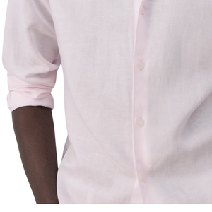Chemise décontractée à manches longues boutonnée pour homme, couleur unie, col pointu, manches retroussables, style uni, vente en gros de vêtements décontractés - Product Image 3