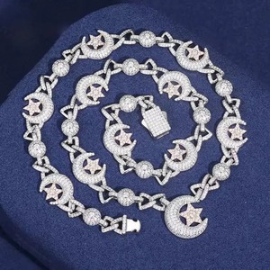 Moissanite plata esterlina Cubin Chin Moon & Star diseño de lujo cadena de eslabones cubanos hermosa joyería personalizada - Product Image 1
