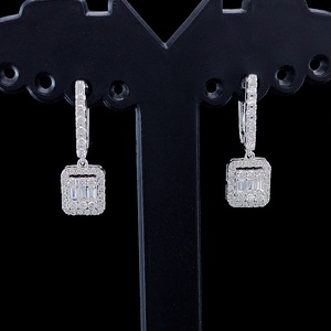 Pendientes Colgantes con Halo de Esmeraldas y Diamantes Cultivados en Laboratorio con Certificación IGI, Corte E VVS |   Plata 925 Chapada en Oro de 2.50g para Regalo - Product Image 1
