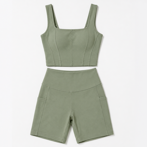 Conjunto de yoga para mujer con cuello cuadrado, pantalones cortos de cintura alta con bolsillos, conjunto deportivo para gimnasio y entrenamiento. - Product Image 4