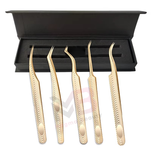 แหนบต่อขนตาปลายแหลมรูปตัว L 45 องศา 90 องศา ยี่ห้อ Private Label ทำจากสแตนเลสแท้ 100% สำหรับต่อขนตาแบบ Volume สีทอง - Product Image 2