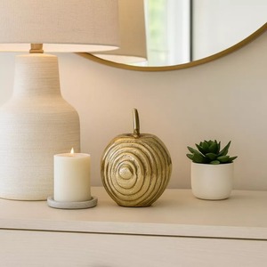 Sculpture contemporaine de pomme, décoration artistique de table, forme irrégulière, design fait main pour salon - Product Image 3