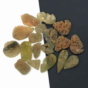 Cabujón de Prehnita Druzy Verde Natural al por Mayor, Cristal Curativo Suelto de Alta Calidad, Cambio de Color 20-35mm para Fabricación de Joyería de Plata - Product Image 1