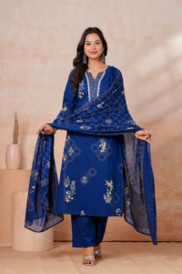 ชุดกางเกงคุร์ตาพิมพ์ลายสีน้ำเงินรอยัลสำหรับผู้หญิง |   ชุดคุร์ตีทรงตรงแบบดั้งเดิมพร้อมผ้าคลุมไหล่ดีไซน์เนอร์ - Product Image 2