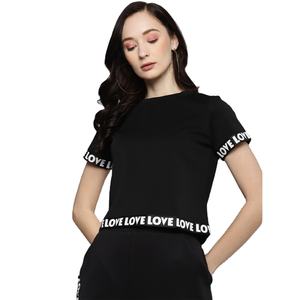 T-shirt court noir pour femmes, haut imprimé personnalisé avec coutures contrastées - Product Image 1