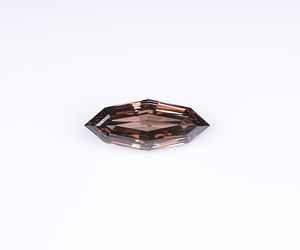Diamant de laboratoire tendance OM GEMS 4,45 CT couleur champagne taille fantaisie marquise, certifié IGI pour la fabrication de bijoux - Product Image 1