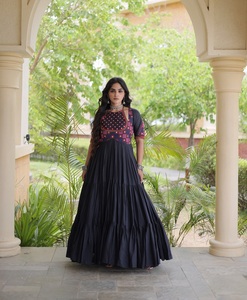 Robe longue traditionnelle en coton brodé pour femme Leranath Fashio, coupe classique, style décontracté indien pakistanais, pour mariage - Product Image 1