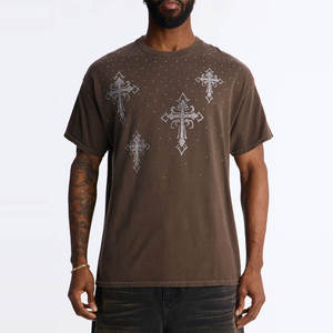Camiseta Moderna de Manga Corta con Cuello Redondo y Diseño de Cruz con Pedrería, Estilo Urbano, Tela Jersey, Corte Regular - Product Image 2