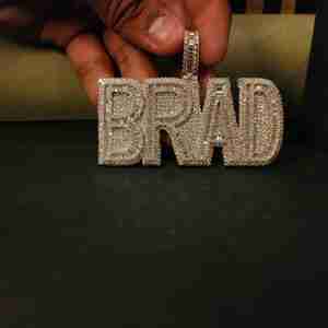 Colgante Hip Hop BRAD Personalizado con Diamantes, Latón con Diamante Cultivado en Laboratorio de 15CT para Unisex, para Todas las Ocasiones - Product Image 5