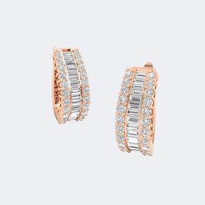 Pendientes de aro Huggie de triple fila con conjunto mixto de circonitas baguette y redondas de 4.30 CTW - Product Image 6