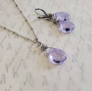 Pendentif en verre tchèque en forme de goutte d'eau lavande avec fleur d'orchidée plaquée or, bijoux de fiançailles vintage - Product Image 3