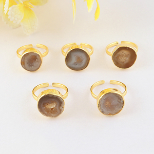 Anillo de moda ajustable chapado en oro de 18k con ágata drusa, estilo de lujo, geoda en bruto, joyería de alta gama, el más vendido al por mayor - Product Image 1