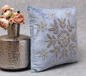 Housse de coussin décorative à bas prix avec broderie complexe pour salon, chambre, salle de séjour et intérieur de maison élégant - Product Image 1