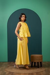 ชุดเซ็ตผ้าฝ้ายสีเหลืองซูกูน พร้อมเสื้อแขนกุดลายปินทัคและกางเกงขายาวทรงบาน |   เสื้อผ้าฤดูร้อนน้ำหนักเบา สไตล์ผู้หญิง - Product Image 4