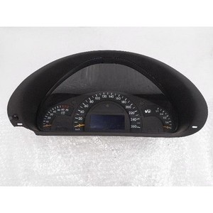 ชุดหน้าปัดเรือนไมล์มือสองสำหรับรถยนต์ C-class รุ่น A2035407611 - Product Image 1