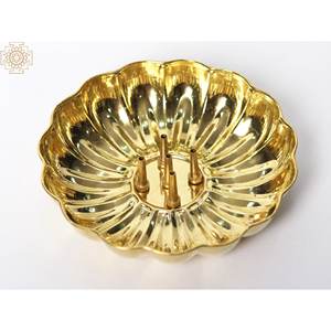 Support de diffuseur d'encens et d'aromathérapie en laiton de 4 pouces fait à la main - Product Image 1