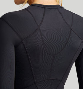 Haut court de compression ajusté pour femme grande taille OEM, manches courtes, tissu personnalisé, séchage rapide, pour la gym et l'entraînement - Product Image 5