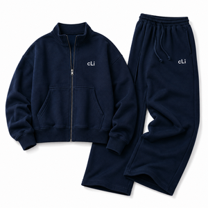 Ensemble survêtement pour femme, coupe oversize, bleu, avec veste zippée à col montant et pantalon de survêtement à jambe large, en molleton de coton épais, style streetwear, avec logo personnalisé - Product Image 3