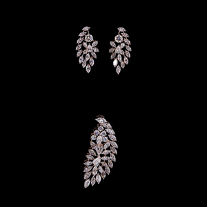 Pendientes de Diamantes Cultivados en Laboratorio con Forma de Hoja de Diseño y Colgante a Juego |   Conjunto de Joyería Fina | Joyería de Novia - Product Image 1