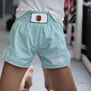 Ropa deportiva para hombre, pantalones cortos de Muay Thai para entrenamiento, combate, gimnasio, ejercicio y artes marciales. - Product Image 4