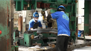 Nuevo Capó de Repuesto Original Negro para BT-50 con Número de OE UR56-52-310E (2006-2011) - Product Image 4