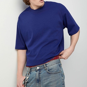 Camiseta de Manga Raglán Color Crema para Hombre con Ribete en Contraste Azul Marino, Cuello Redondo, Corte Regular, Jersey de Algodón, Diseño Liso Informal - Product Image 4