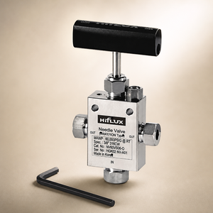 [HIFLUX] Válvula de aguja de 3 vías 1On de 60000 psi y 3/8 pulgadas, de acero inoxidable SS316 conformado en frío, NV60VS06-O - Product Image 3