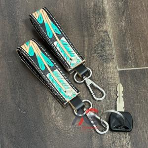 Nouveauté : Porte-clés en cuir de vachette personnalisé, fait main, avec fermoir métallique, idéal pour offrir en cadeau - Product Image 1