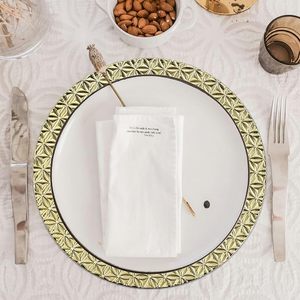 Assiette de présentation en verre transparent avec bord perlé pour une décoration élégante de table de réception - Product Image 3