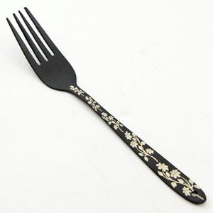 Juego de cubiertos negros de 4 piezas con mangos de diseño floral blanco, personalizables y duraderos, juegos de cubiertos modernos para uso en la cena. - Product Image 4
