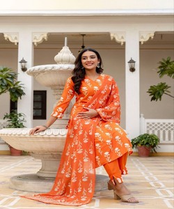 เสื้อผ้าฝ้ายผสมพิมพ์ลายดิจิทัล ดีไซน์ทันสมัย สวมใส่ได้ทุกวัน พร้อมผ้าคลุมไหล่ ราคาขายส่ง เสื้อผ้าชาติพันธุ์ สีส้ม ทอลาย ดีไซน์ล่าสุด - Product Image 3