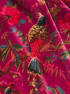 Tela de Terciopelo de Algodón de Lujo: Estampado de Aves, Rosa Cebolla, 45 Pulgadas de Ancho - Product Image 6