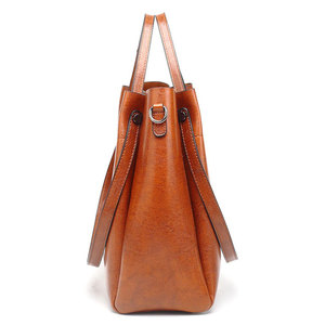 Hot Selling Leather Duffel <b>Bags</b> for <b>Men</b> Women Genuine Leather Travel Overnight Weekend Leather Duffle <b>Bag</b> - Product Image 2